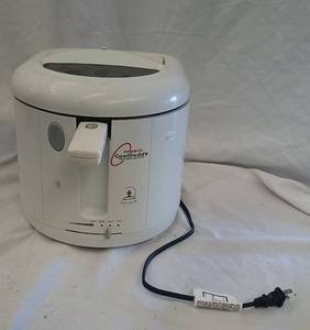 lot 841 image: Presto Cool Daddy deep fryer