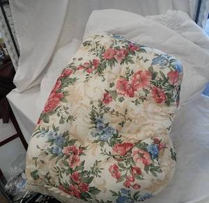 lot 851 image: FullDouble Bedding