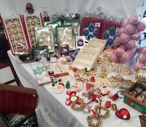 lot 854 image: Christmas Ornaments