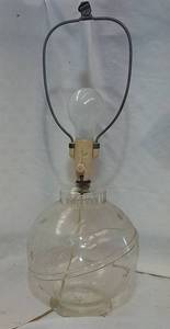 lot 765 image: Vintage Lamp