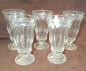 lot 769 image: 5 Parfait Glasses