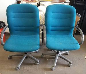 lot 796 image: 2 Blue office chairs