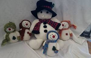 lot 797 image: Plush snowmen