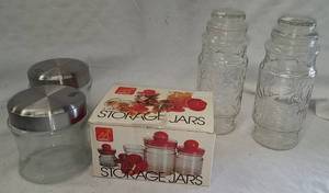 lot 826 image: Storage jars