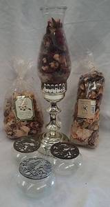 lot 809 image: Potpourri Household Dcor