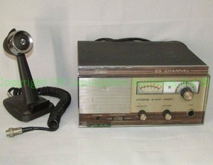 lot 5 image: 1970 Sears Silvertone model 7535 citizens 2-way radio