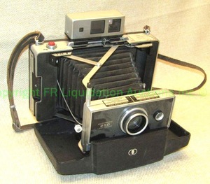 lot 35 image: Vintage Polaroid automatic 250 land camera