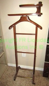 lot 141 image: Gentlemeans wardrobe valet solid mahogany, made in Italy