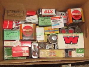 lot 86 image: Empty ammunition boxes and gun powder tins including Winchester, Hornady, Peters and more (All are empty)