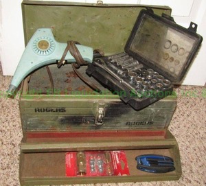 lot 126 image: Metal toolbox, heat gun, Pneumatic connector kit, and ratchet set