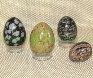 lot 218 image: Snowflake Obsidion stone, Poppy Jasper stone, eggs and more. approx. 2 tall
