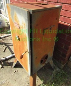 lot 266 image: Great Outdoors Smoky Mountain series food smoker