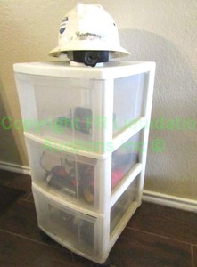 lot 250 image: 3 drwaer plastic storage drawers and contents