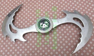 lot 290 image: Dual stainless steel blade crab claw knife