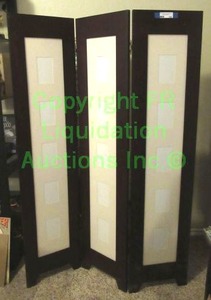 lot 182 image: Picture frames Privacy wall, approx. 5ft-6ft tall