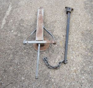 lot 12 image: Caravan crank support, Reese 22210 Trunnion bar arm