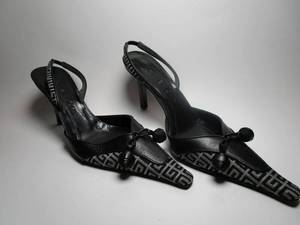 lot 24 image: Vintage (90s ) GIVENCHY monogrammed pointed toe pumps, made in Italy, EU size 37 12, New, dust bag included, no box&nbsp