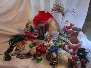lot 21 image: Big mix of Xmas decorations, see pictures