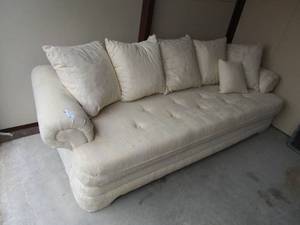 lot 61 image: Vintage Couch with bench cushion