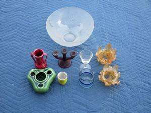 lot 76 image: Crystal, Flower bulb covers, candle holder, frog bowl