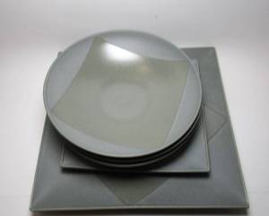 lot 86 image: Mikasa 3 bowls, 2 different size plates in sage green color
