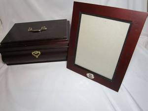lot 91 image: Texas A&ampM picture frame &amp wooden keepsake box