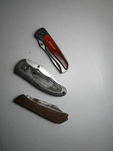 lot 99 image: 3 vintage pocket knives, Sheffield, Jaguar &amp unknown