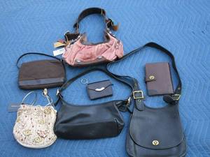 lot 105 image: Leather purses and wallets