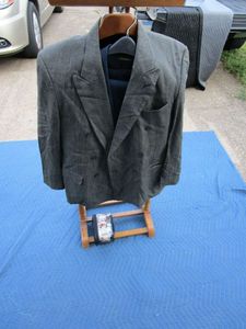 lot 122 image: Mens suit w vest, Bellagio Sport coat, Vintage Wooden mens caddy stand