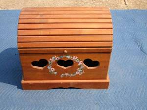 lot 139 image: Vintage wooden chest
