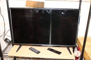 lot 9 image: Vizio 32 TV Model D32h-G0