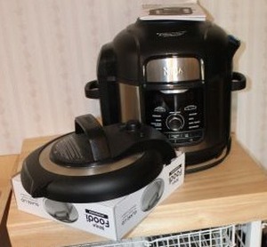 lot 17 image: Ninja Foodi Pressure Cooker with Glass Lid and Accessories PLUS Recipe Books LOOKS UNUSED