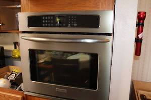 lot 22 image: Frigidaire Even-Cook Convection Oven (must bring tools to remove)