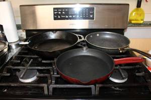 lot 33 image: 3 10 Skillets  2 Cast Iron Skillets and 1 GraniteStone Diamond Pro