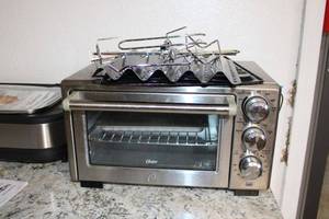 lot 52 image: Oster Toaster Oven with Accessories