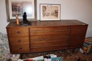 lot 84 image: Vintage Dresser by Bassett Furniture Industries