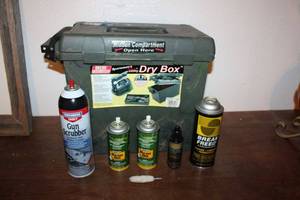 lot 75 image: Sportsmans Utility Dry Box Camo and Gun Cleaners