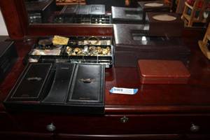 lot 95 image: Dresser Valet with Buttons, Jewelry Boxes and Picture Box, see pictures