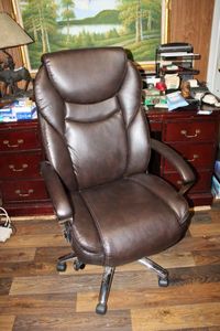 lot 113 image: Serta Brown Desk Chair made by LF Products