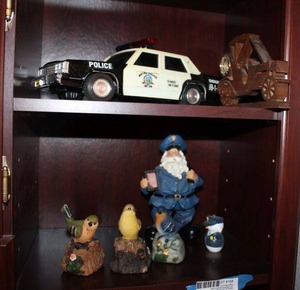 lot 168 image: Model Police Car, Policeman Figurine, Bird Figurines, Wood Carved Vintage Car