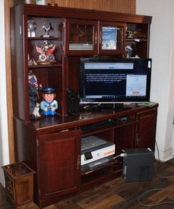 lot 362 image: LARGE Computer Desk with Hutch, 2-Pieces