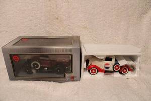 lot 135 image: Model Cars 1940s Pepsi Truck and 1931 Ford Model A Pick Up (118)