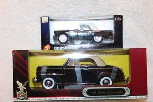 lot 136 image: Model Cars 1948 Ford Convertible in Box (118), and 1955 Ford Thunderbird in Box (124)