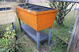lot 191 image: Orange Planter Box