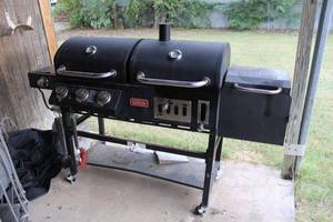 lot 216 image: Professional Char-Griller Grill & Smoker by Triton