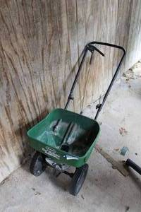 lot 213 image: Spreaders  Scotts Turf Builder Spreader and One not pictured