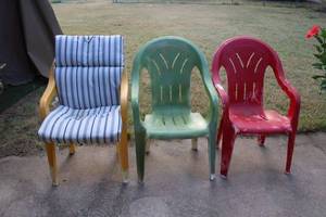 lot 197 image: 3 Plastic Patio Chairs (One has Cushions)