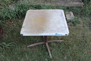lot 296 image: Metal Patio Table