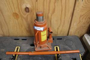 lot 274 image: 20 Ton Hydraulic Bottle Jack