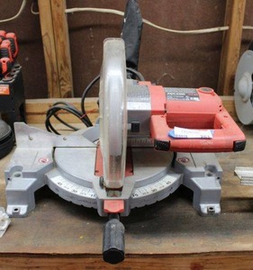 lot 251 image: Skilsaw Compound Miter Saw 3316